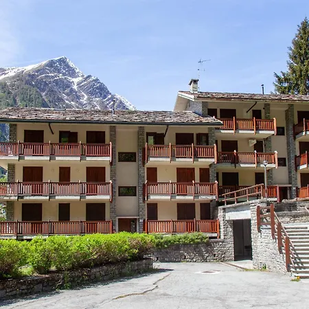 In Stile Alpino A Courmayeur Appartement *
