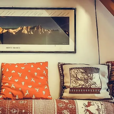 In Stile Alpino A Courmayeur Apartment