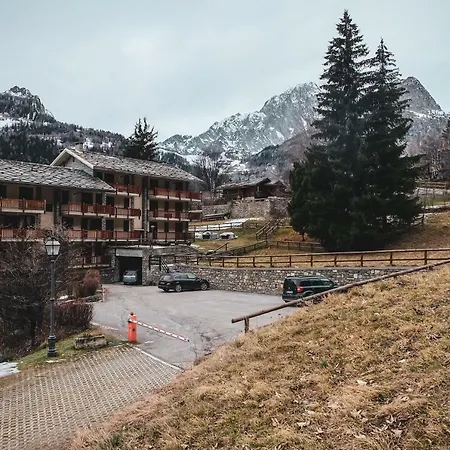 In Stile Alpino A Courmayeur Верранд