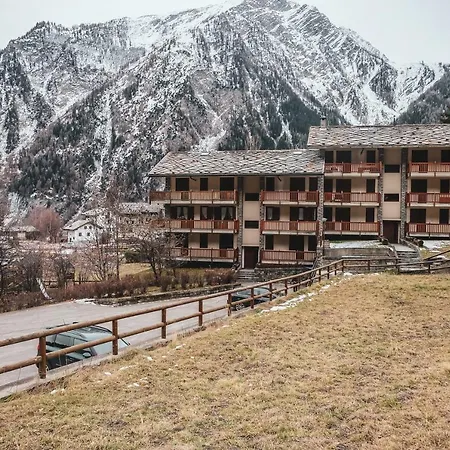 In Stile Alpino A Courmayeur Апартаменты Верранд