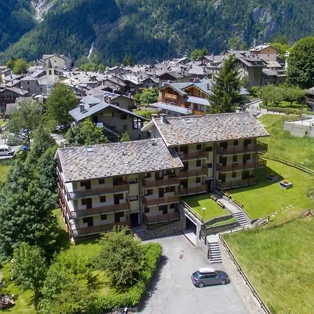 Apartament In Stile Alpino A Courmayeur Verrand