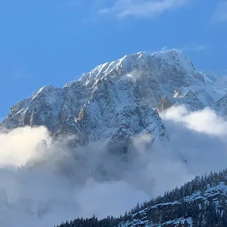 In Stile Alpino A Courmayeur Apartment Verrand